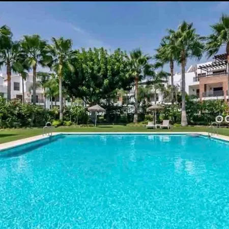 Precioso Atico Con Vistas Y Jacuzzi Privado En La Terraza Estepona