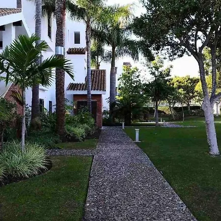 Precioso Atico Con Vistas Y Jacuzzi Privado En La Terraza Estepona