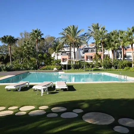 Precioso Atico Con Vistas Y Jacuzzi Privado En La Terraza Estepona
